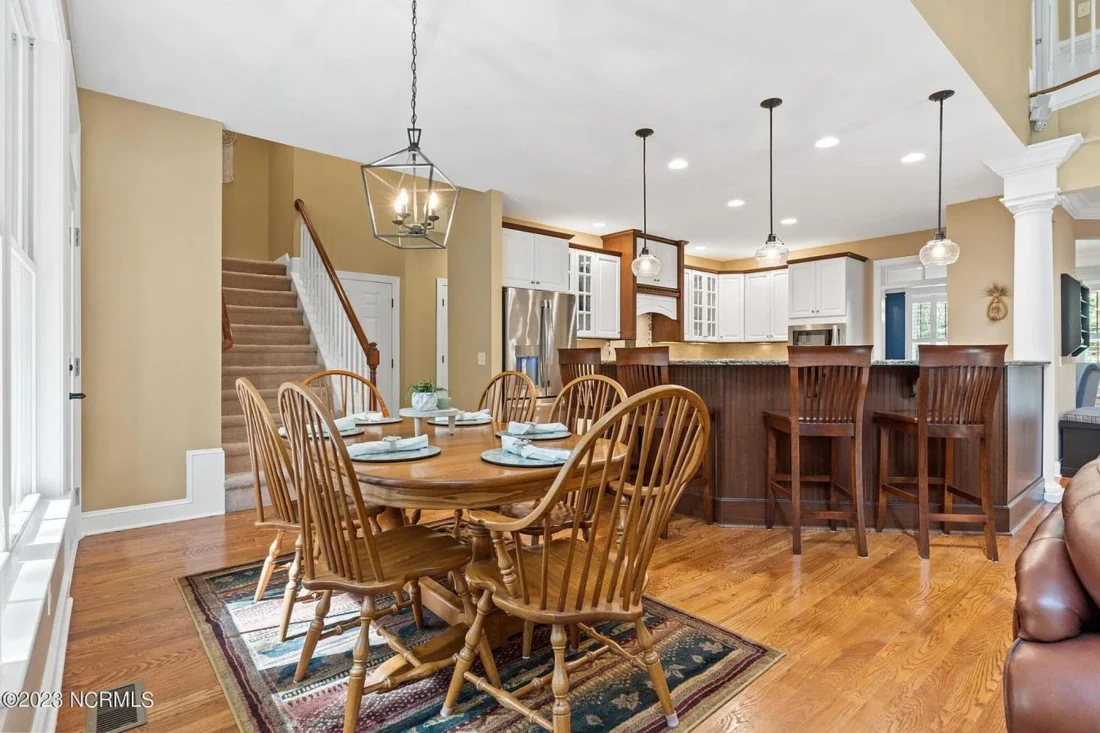 Elegant 2-Story house Plan with CAD Designs and Colonial Style