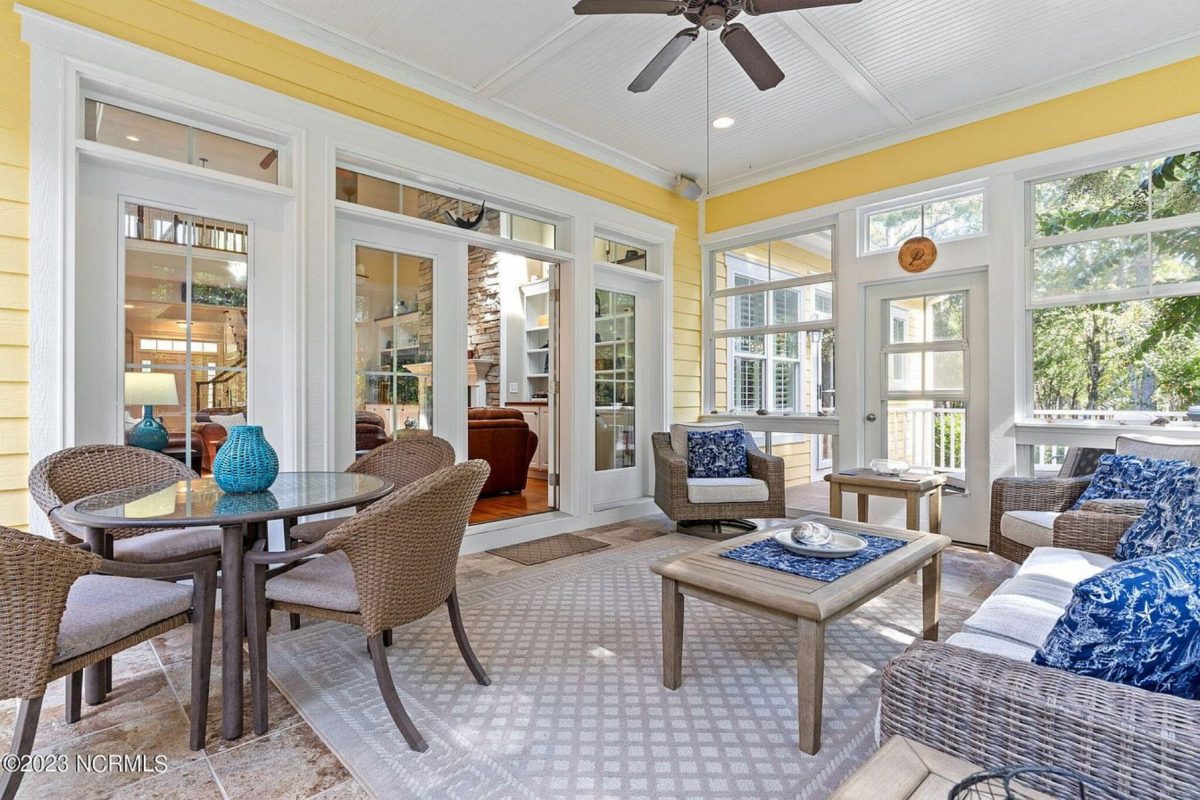 Elegant 2-Story house Plan with CAD Designs and Colonial Style