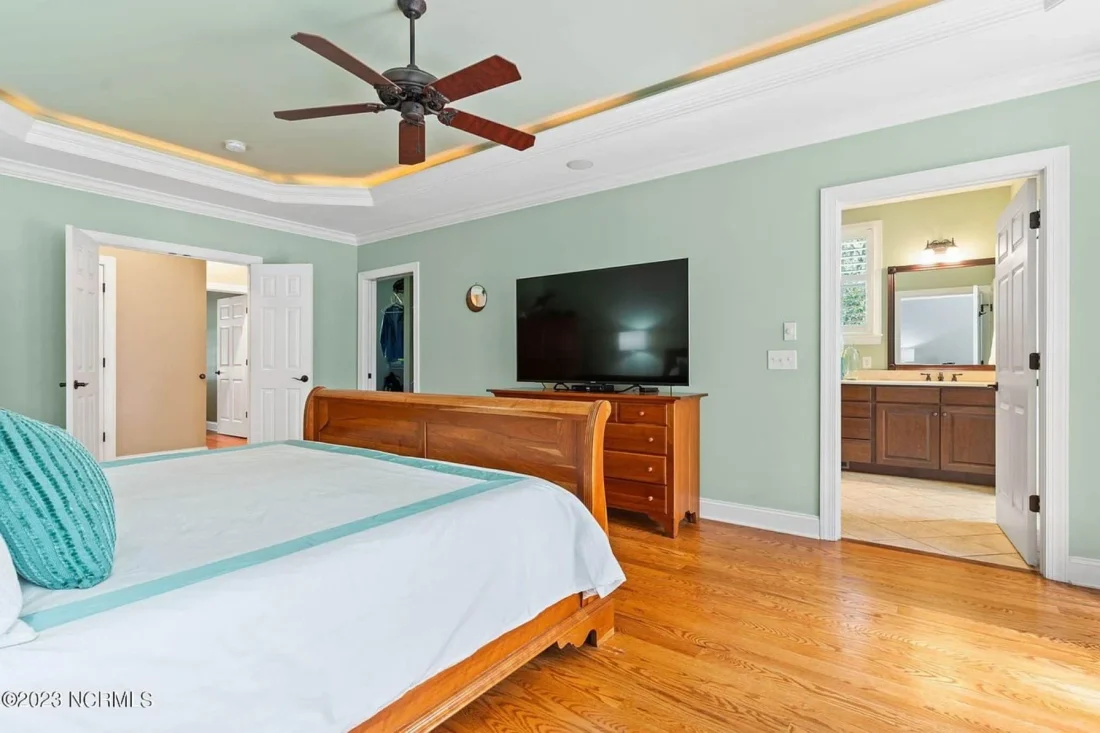 Elegant 2-Story house Plan with CAD Designs and Colonial Style