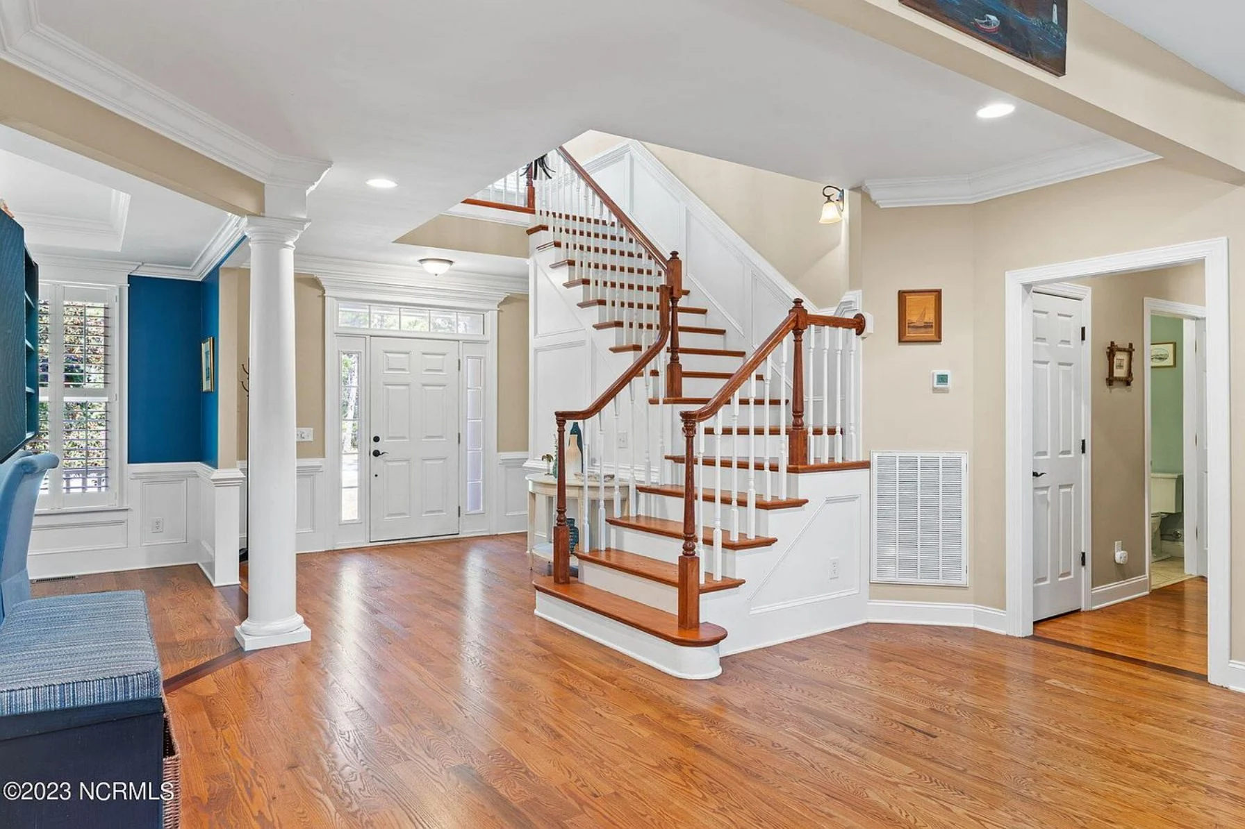 Elegant 2-Story house Plan with CAD Designs and Colonial Style