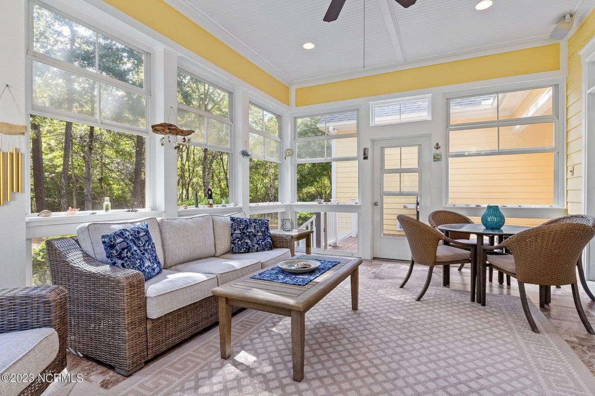 Elegant 2-Story house Plan with CAD Designs and Colonial Style