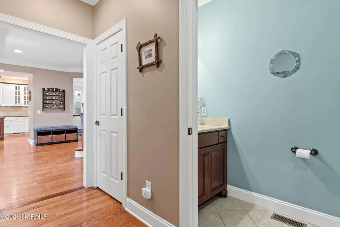 Elegant 2-Story house Plan with CAD Designs and Colonial Style