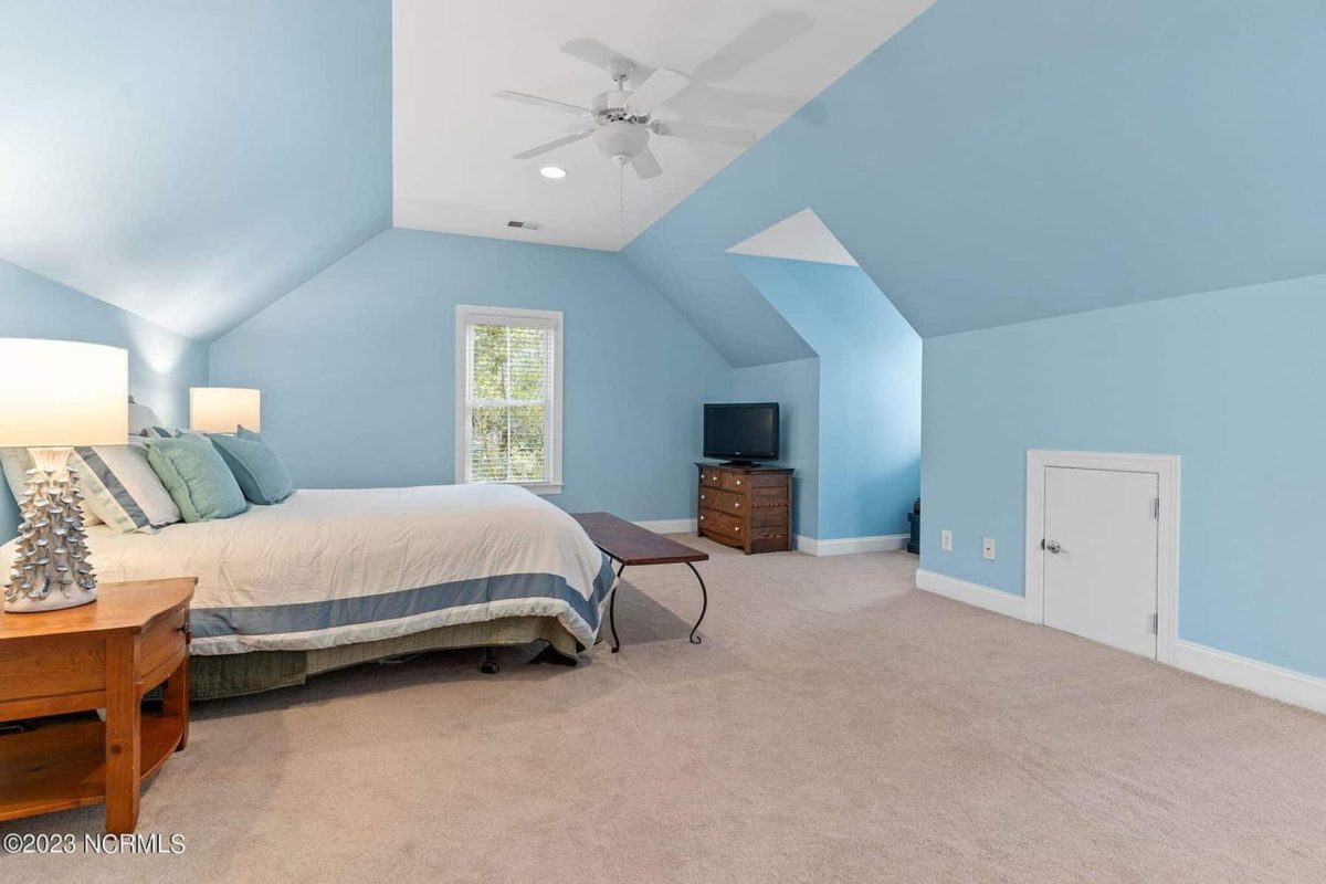 Elegant 2-Story house Plan with CAD Designs and Colonial Style