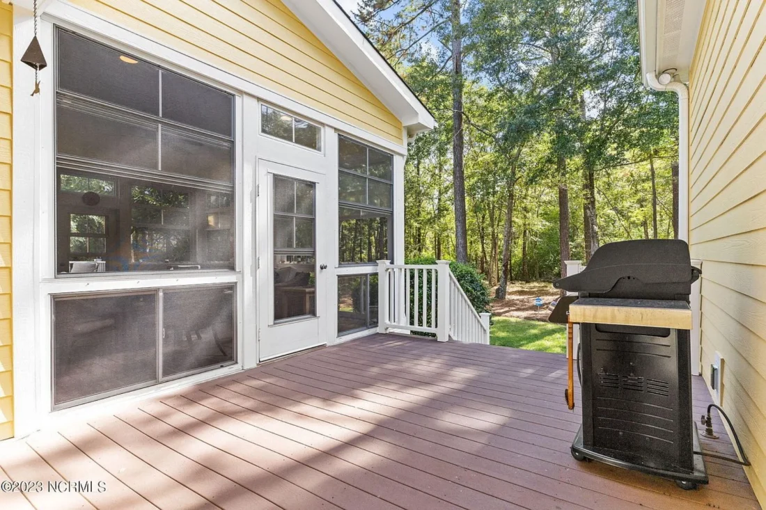 Elegant 2-Story house Plan with CAD Designs and Colonial Style