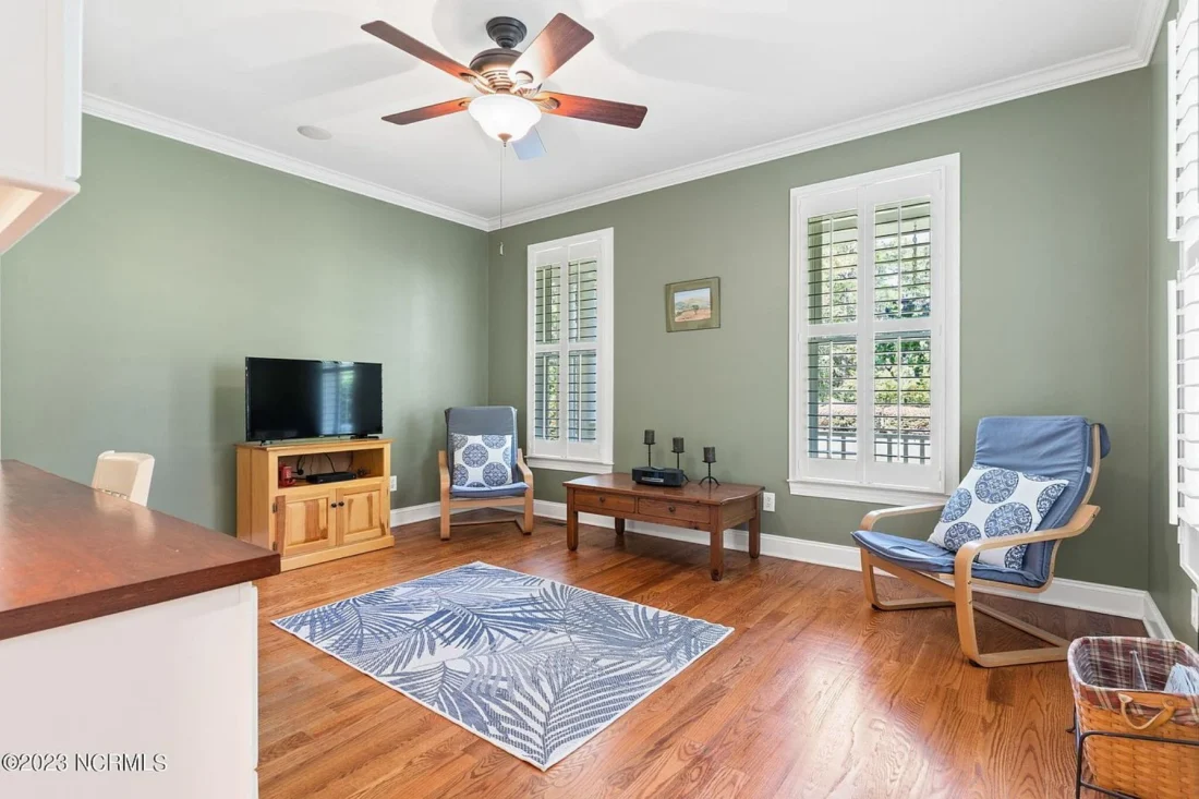 Elegant 2-Story house Plan with CAD Designs and Colonial Style