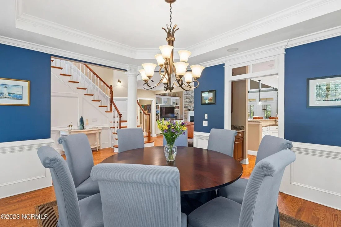 Elegant 2-Story house Plan with CAD Designs and Colonial Style