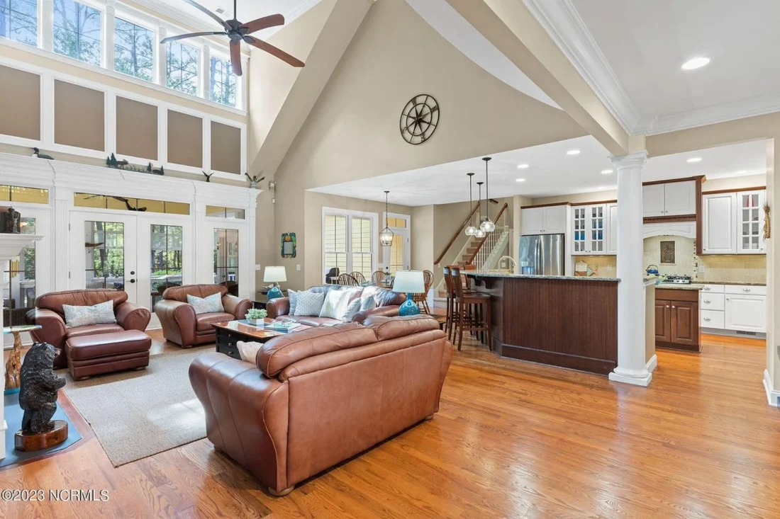 Elegant 2-Story house Plan with CAD Designs and Colonial Style