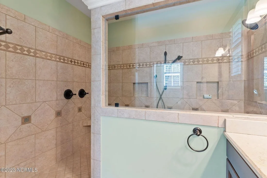 Elegant 2-Story house Plan with CAD Designs and Colonial Style