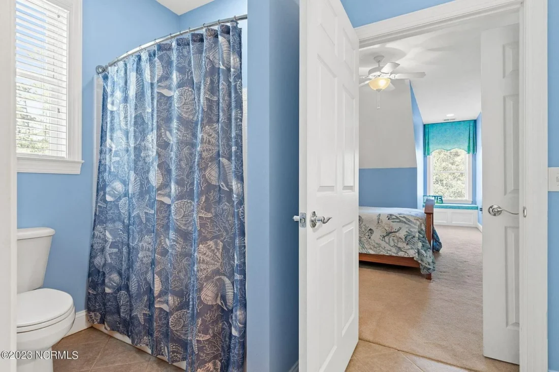 Elegant 2-Story house Plan with CAD Designs and Colonial Style