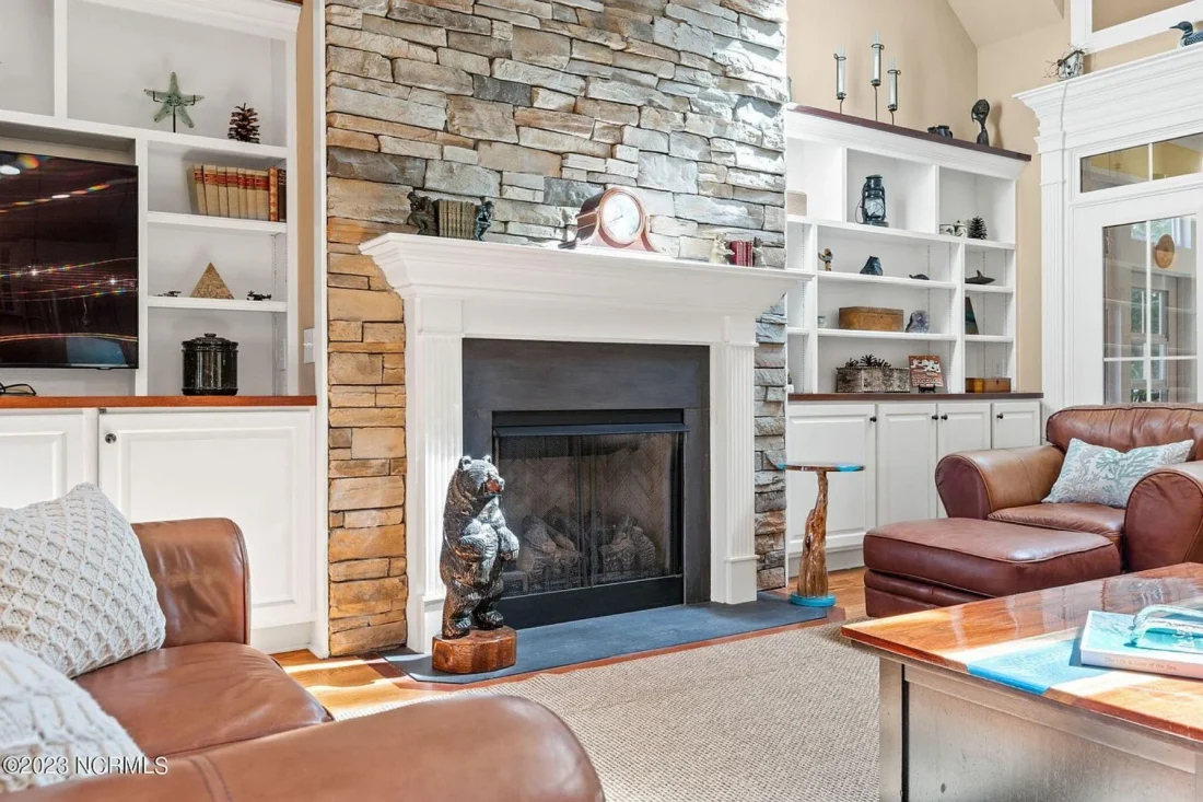 Elegant 2-Story house Plan with CAD Designs and Colonial Style