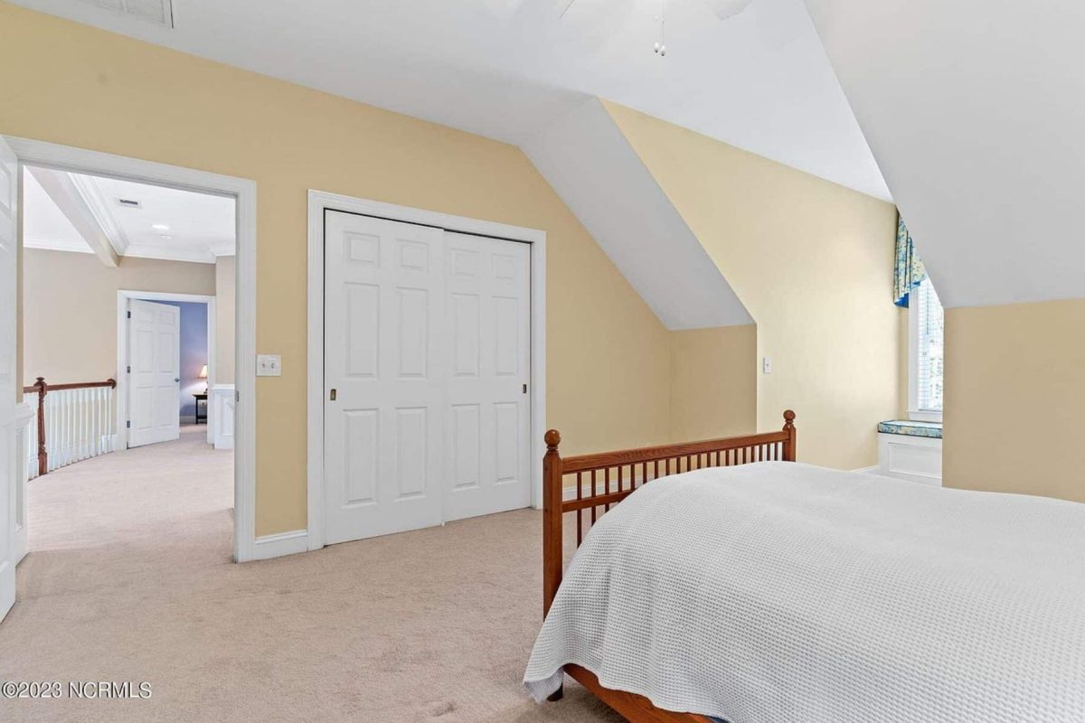 Elegant 2-Story house Plan with CAD Designs and Colonial Style