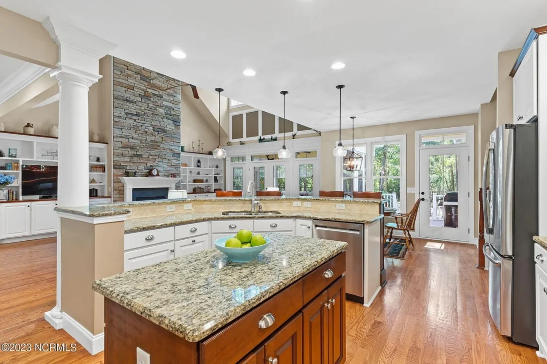 Elegant 2-Story house Plan with CAD Designs and Colonial Style