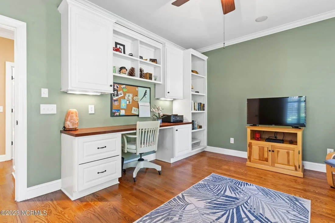 Elegant 2-Story house Plan with CAD Designs and Colonial Style