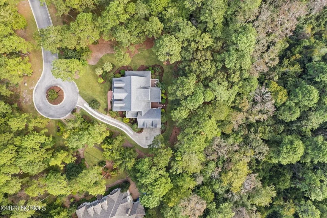 Elegant 2-Story house Plan with CAD Designs and Colonial Style