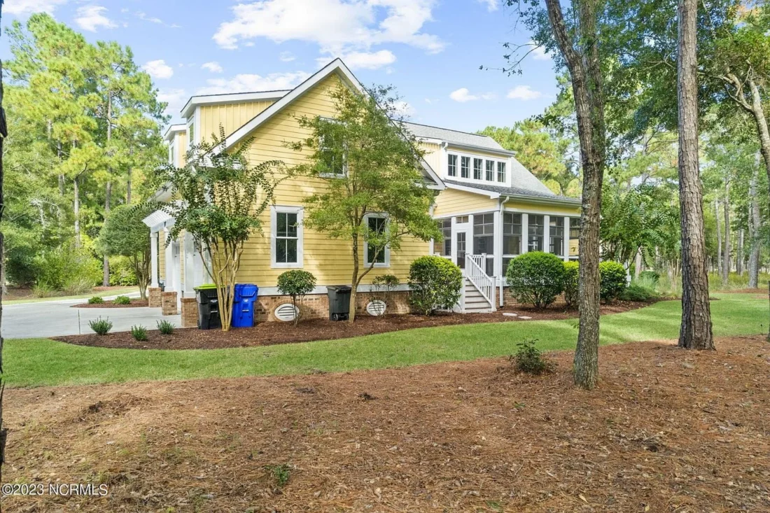 Elegant 2-Story house Plan with CAD Designs and Colonial Style