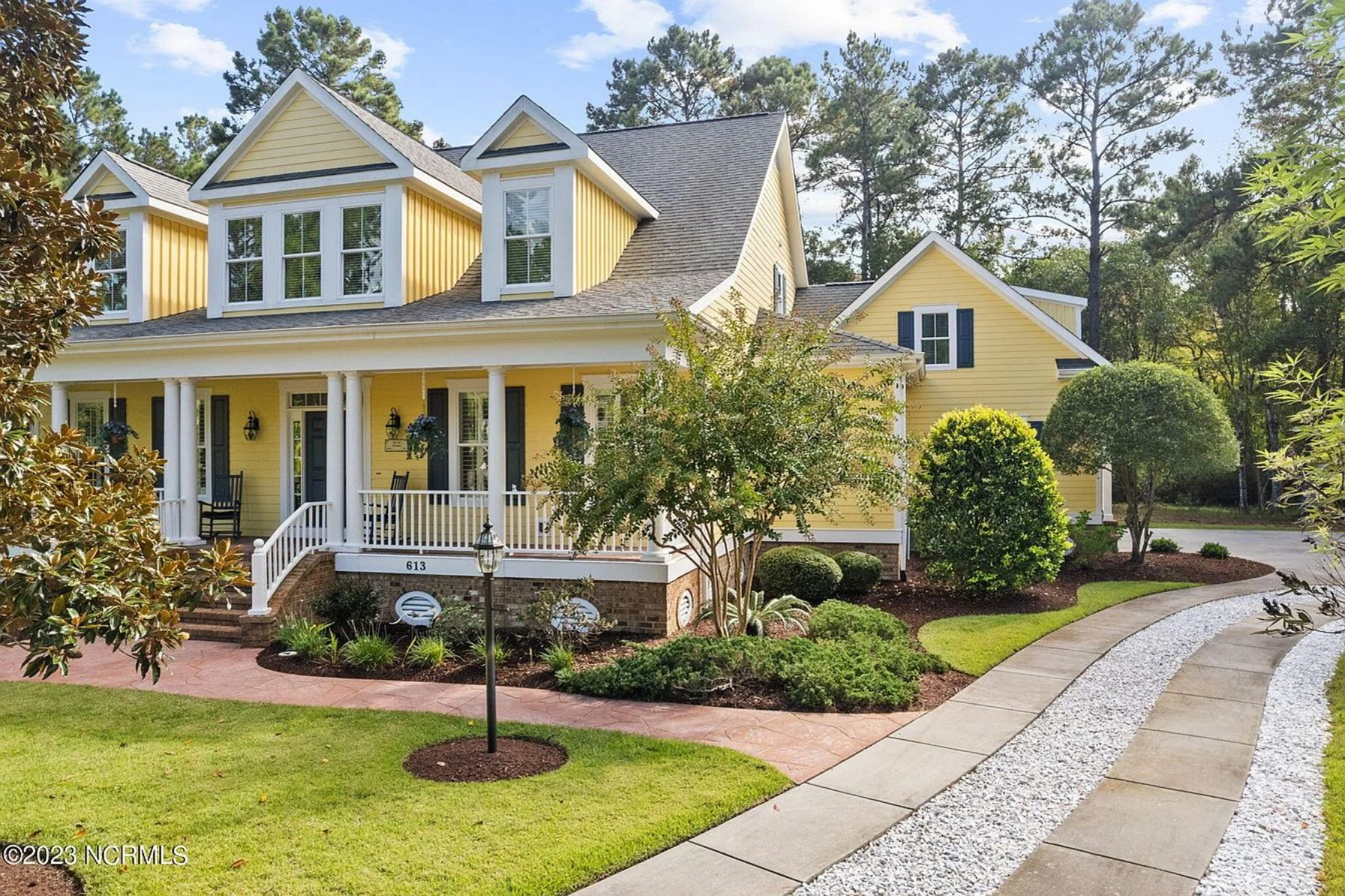 Elegant 2-Story house Plan with CAD Designs and Colonial Style