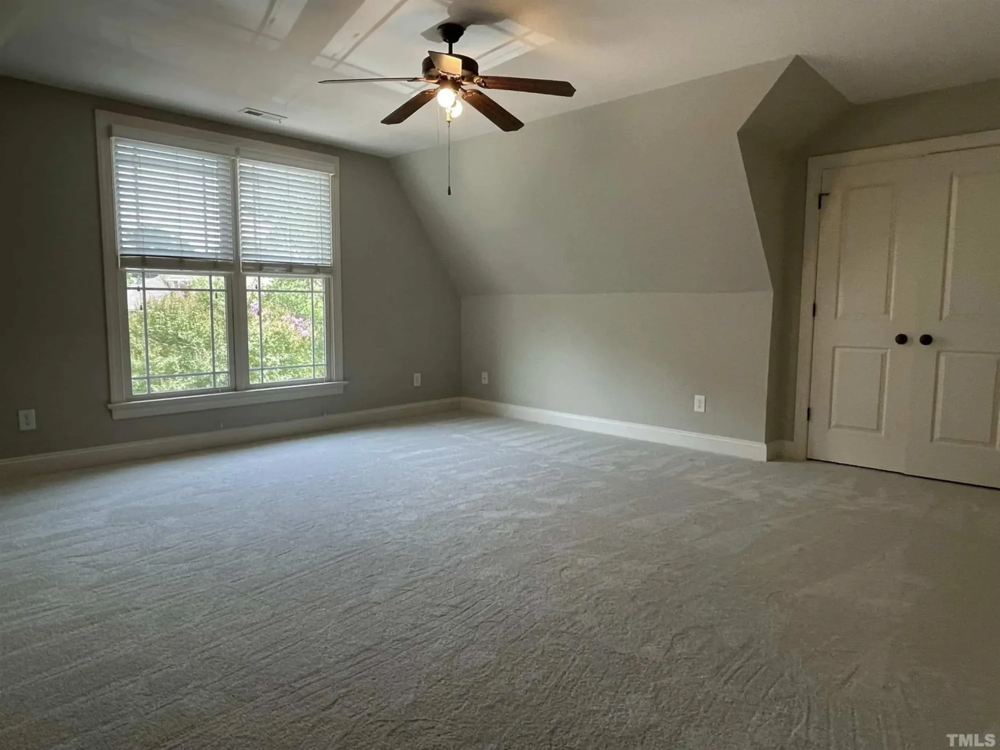 Craftsman house Plan with 4 Bedrooms and Vaulted Ceilings - CAD Design