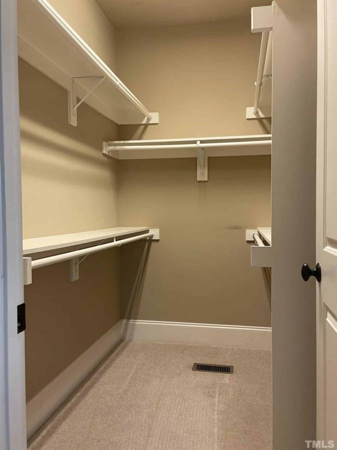 Craftsman house Plan with 4 Bedrooms and Vaulted Ceilings - CAD Design