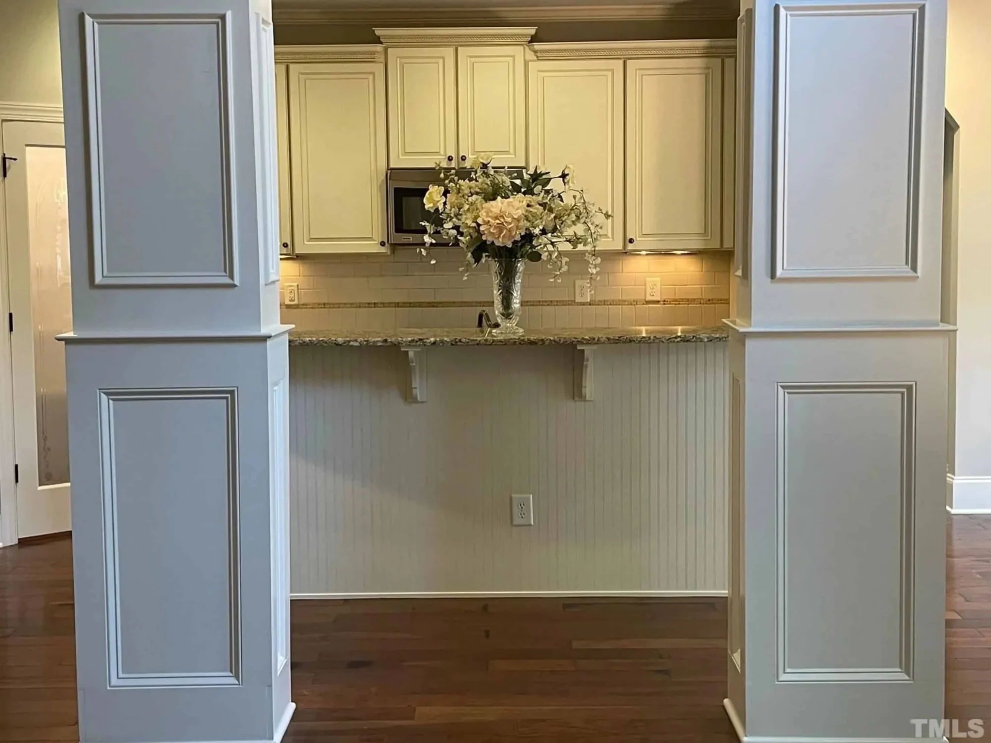 Craftsman house Plan with 4 Bedrooms and Vaulted Ceilings - CAD Design