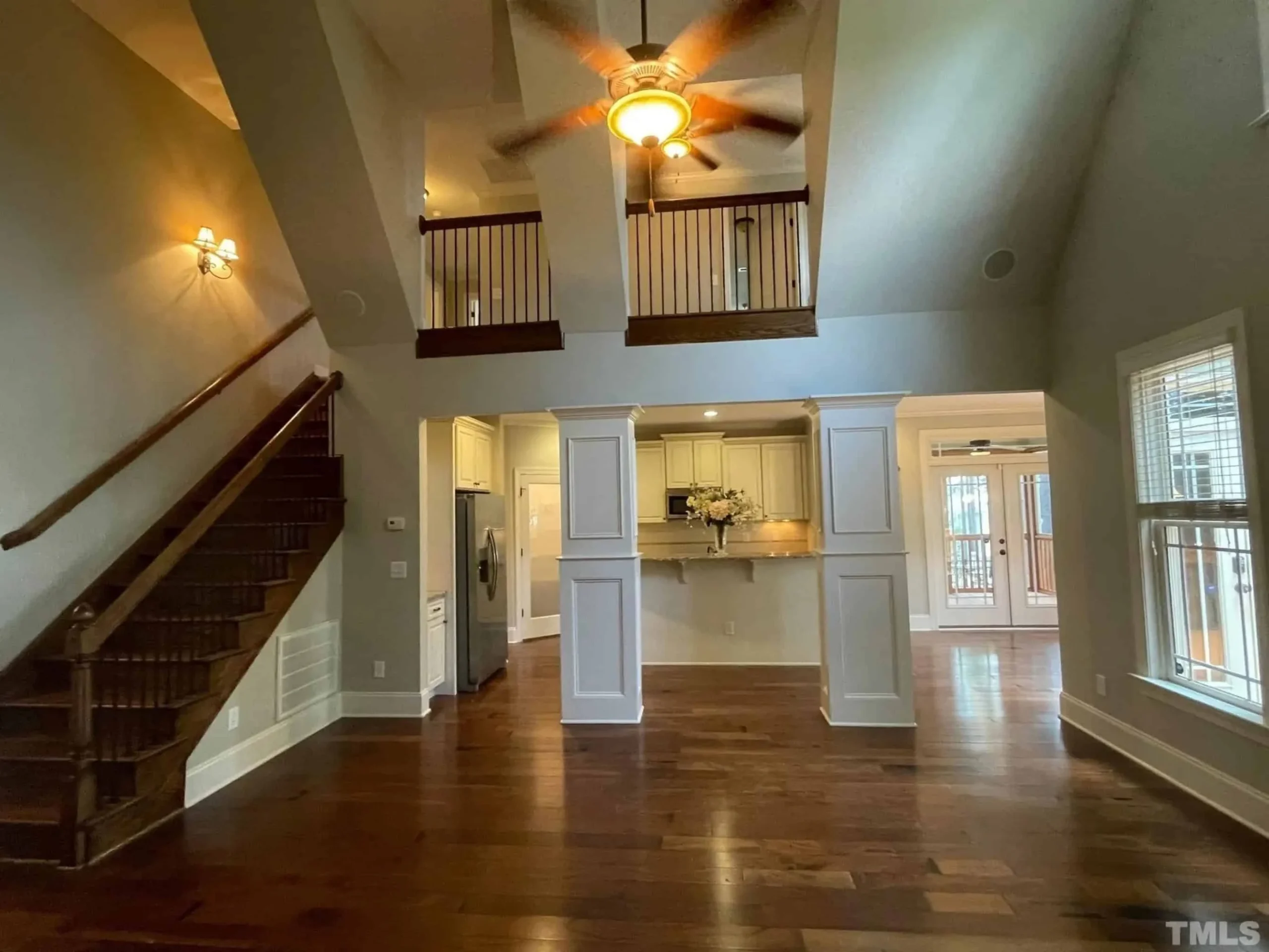 Craftsman house Plan with 4 Bedrooms and Vaulted Ceilings - CAD Design