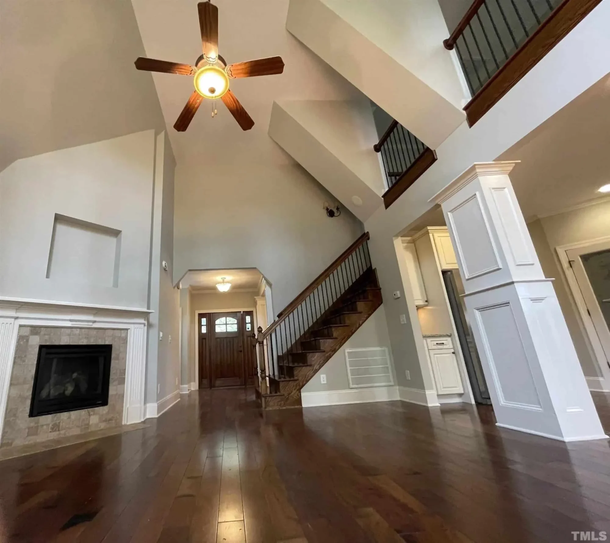 Craftsman house Plan with 4 Bedrooms and Vaulted Ceilings - CAD Design