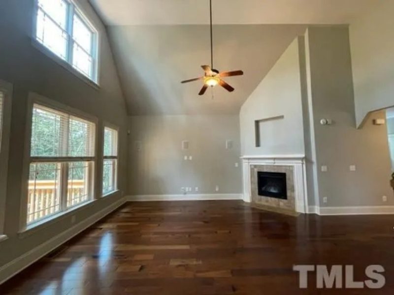 Craftsman house Plan with 4 Bedrooms and Vaulted Ceilings - CAD Design