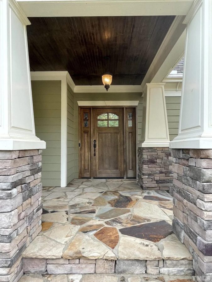 Craftsman house Plan with 4 Bedrooms and Vaulted Ceilings - CAD Design