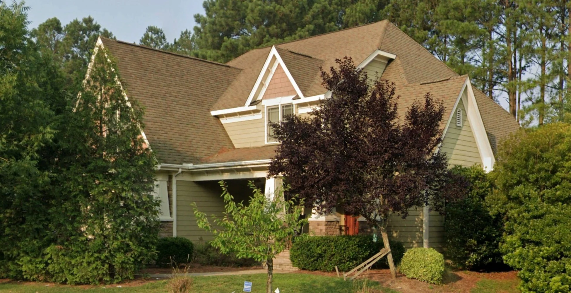 Craftsman house Plan with 4 Bedrooms and Vaulted Ceilings - CAD Design
