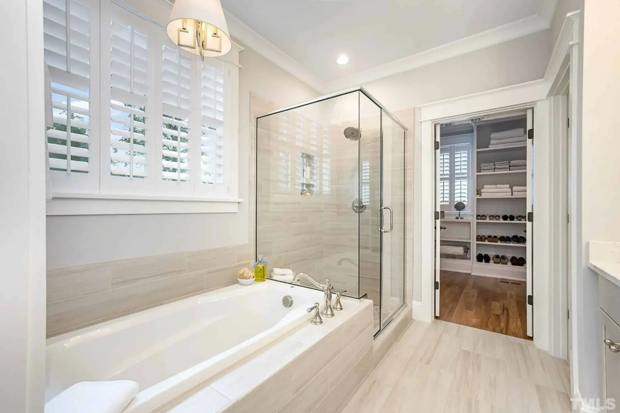 Custom Transitional house Plan with 4 Bedrooms and Elegant Features