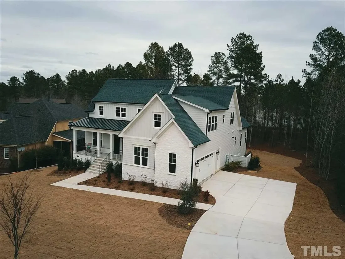 Modern Farmhouse house Plan with Spacious Floor Design