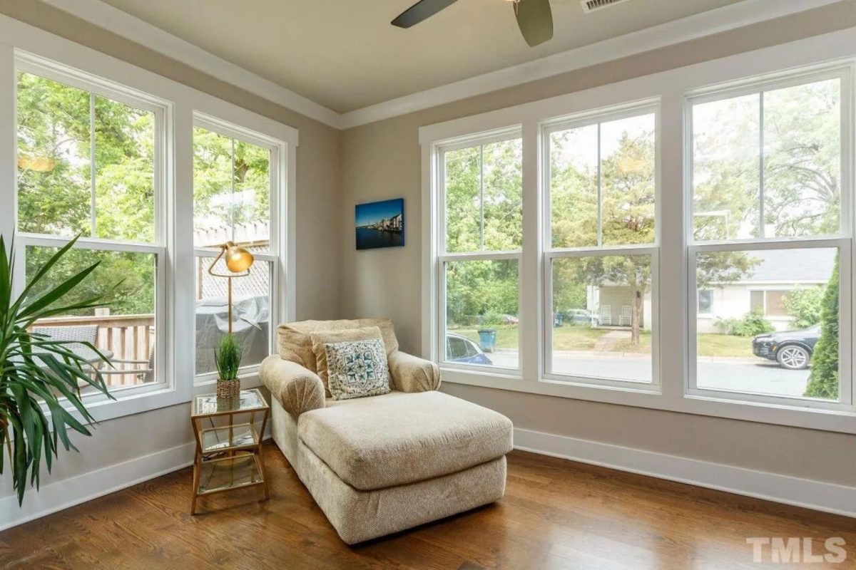 Modern Craftsman house Plan: Stunning Architecture & Floor Design