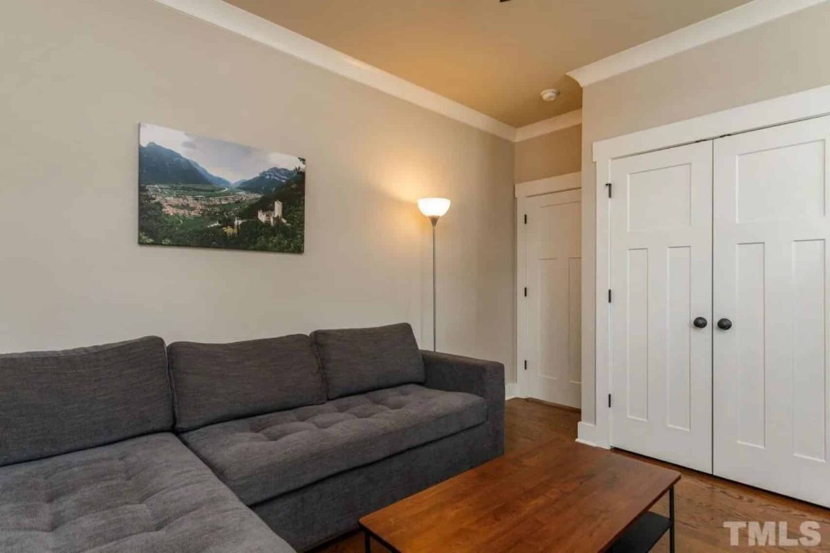 Modern Craftsman house Plan: Stunning Architecture & Floor Design