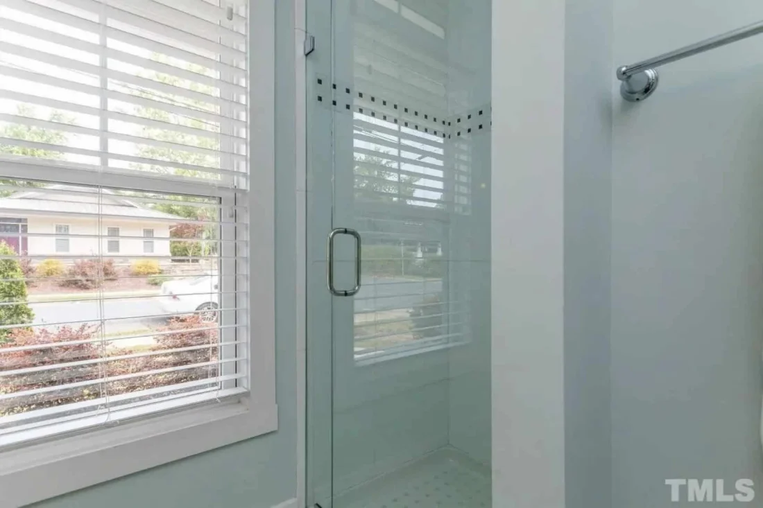 Modern Craftsman house Plan: Stunning Architecture & Floor Design