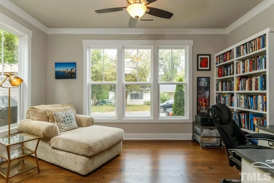 Modern Craftsman house Plan: Stunning Architecture & Floor Design