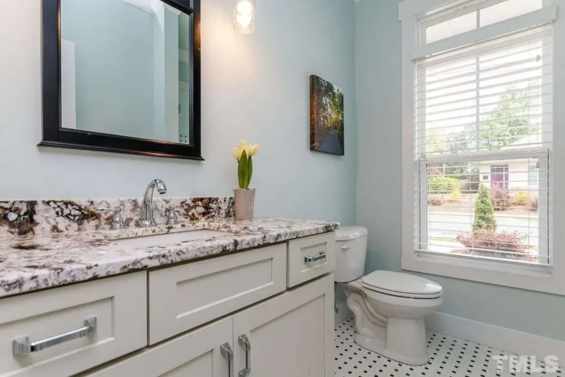 Modern Craftsman house Plan: Stunning Architecture & Floor Design