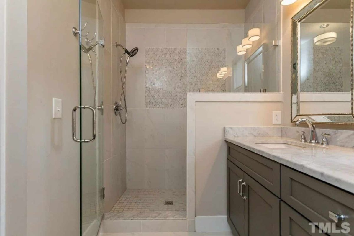 Modern Craftsman house Plan: Stunning Architecture & Floor Design