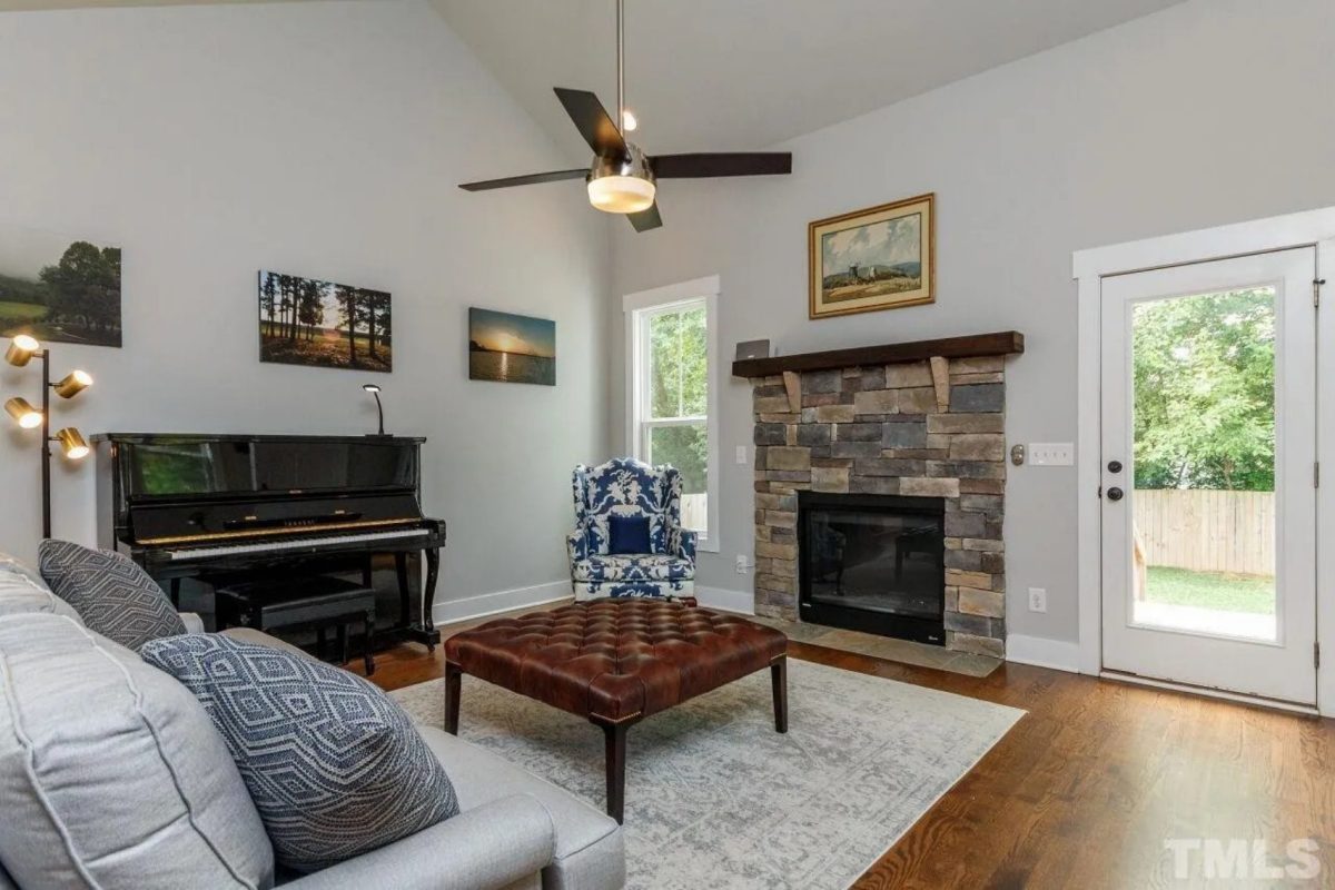 Modern Craftsman house Plan: Stunning Architecture & Floor Design