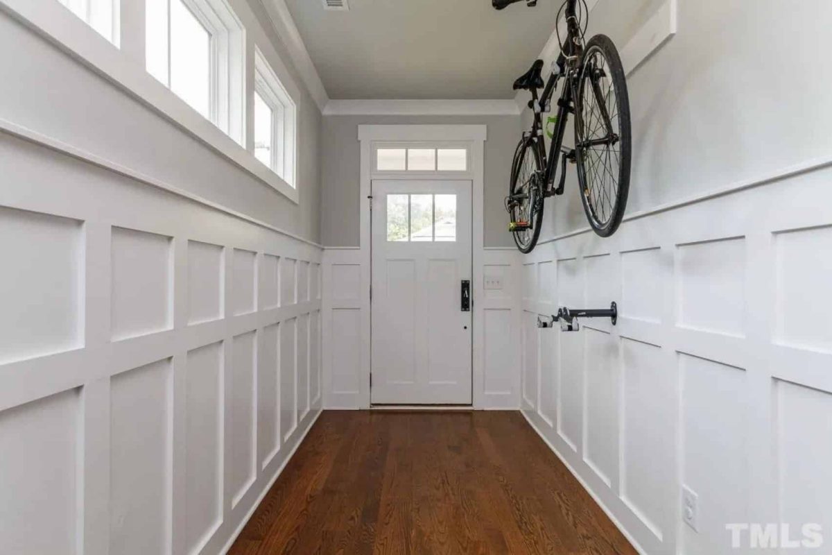 Modern Craftsman house Plan: Stunning Architecture & Floor Design