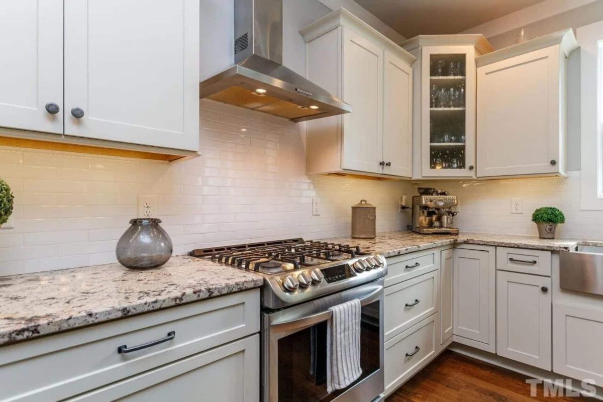 Modern Craftsman house Plan: Stunning Architecture & Floor Design