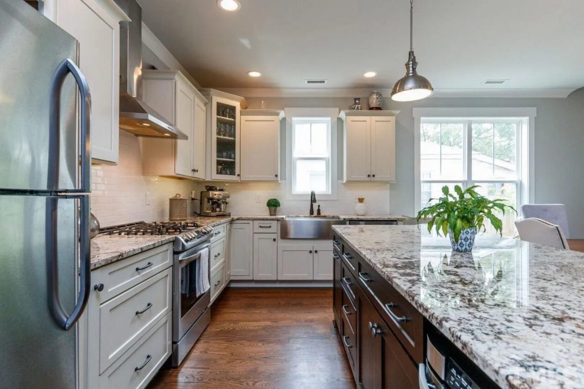 Modern Craftsman house Plan: Stunning Architecture & Floor Design