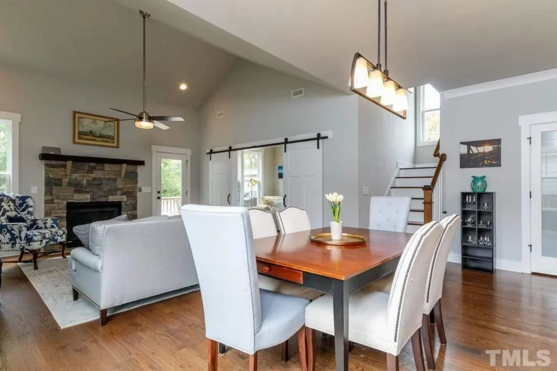 Modern Craftsman house Plan: Stunning Architecture & Floor Design