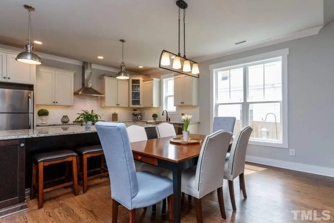 Modern Craftsman house Plan: Stunning Architecture & Floor Design