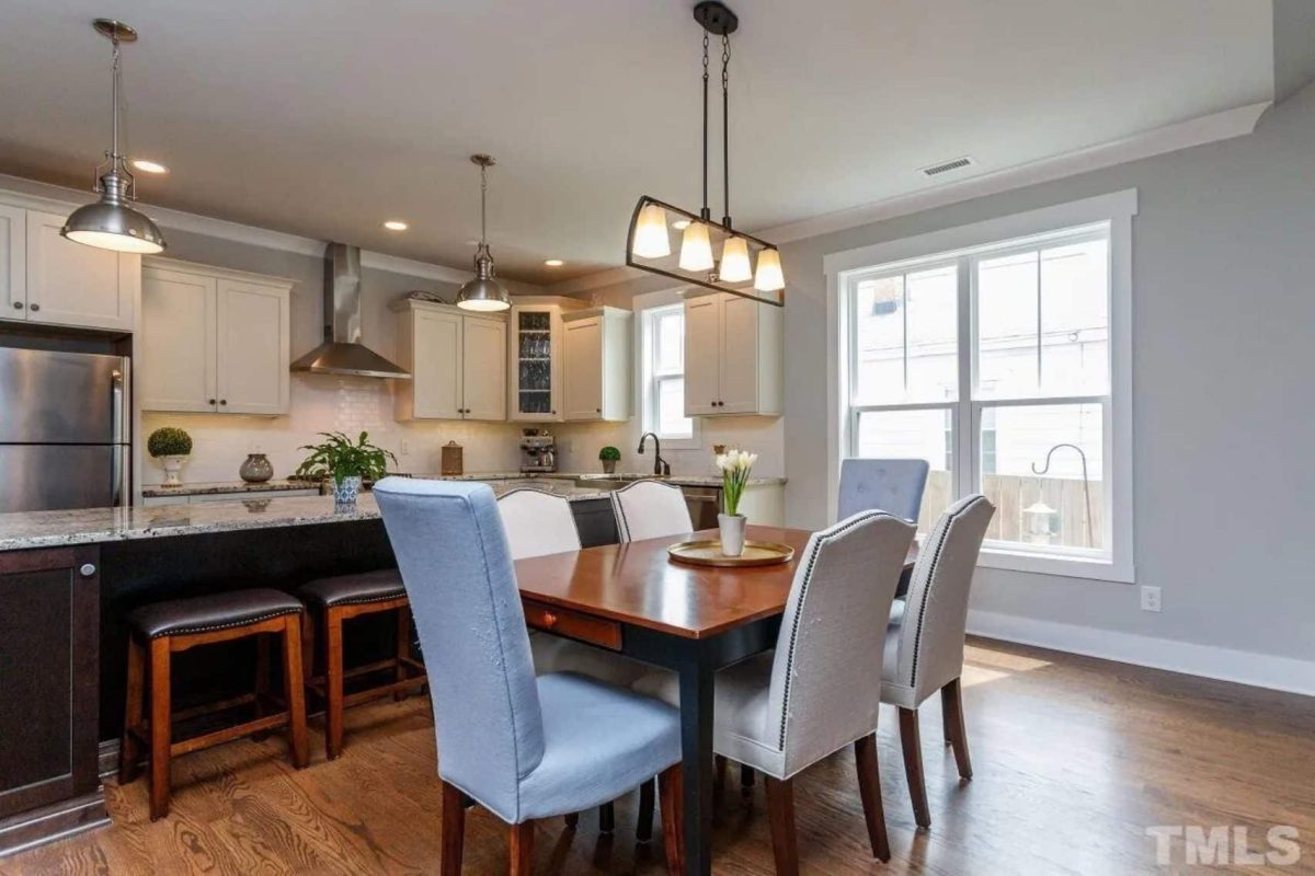 Modern Craftsman house Plan: Stunning Architecture & Floor Design