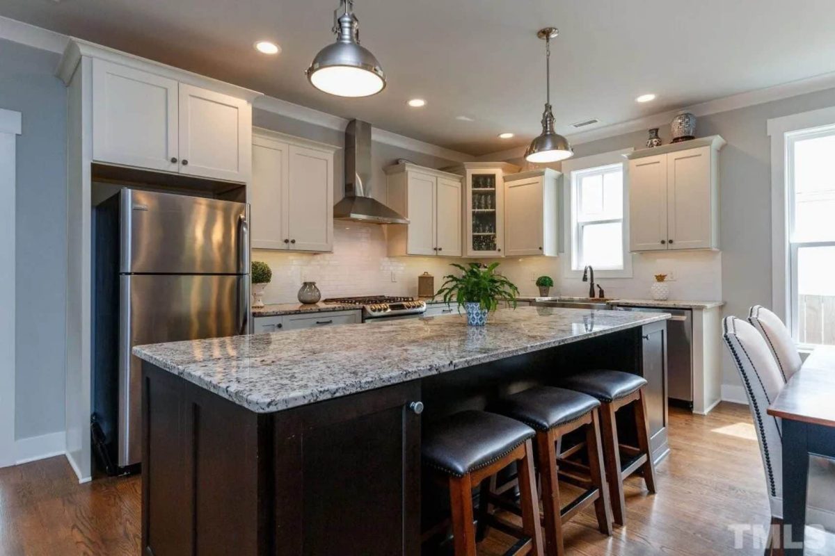 Modern Craftsman house Plan: Stunning Architecture & Floor Design