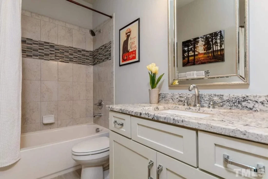 Modern Craftsman house Plan: Stunning Architecture & Floor Design