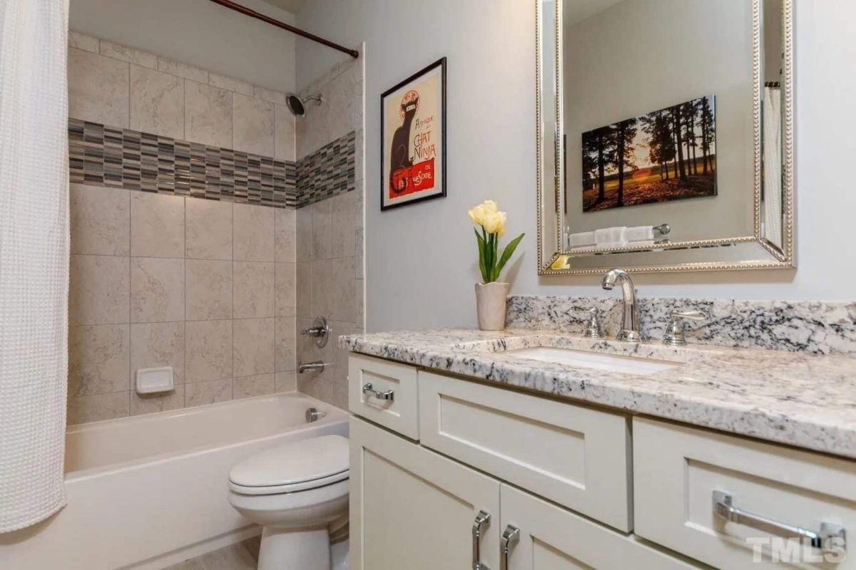 Modern Craftsman house Plan: Stunning Architecture & Floor Design