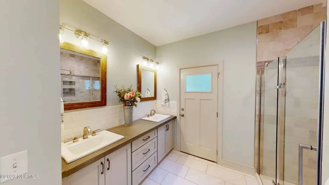 Modern house Floor Plan: Custom Blueprint with 1.5 Stories