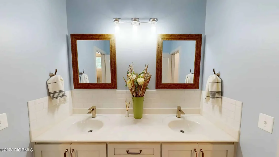 Modern house Floor Plan: Custom Blueprint with 1.5 Stories