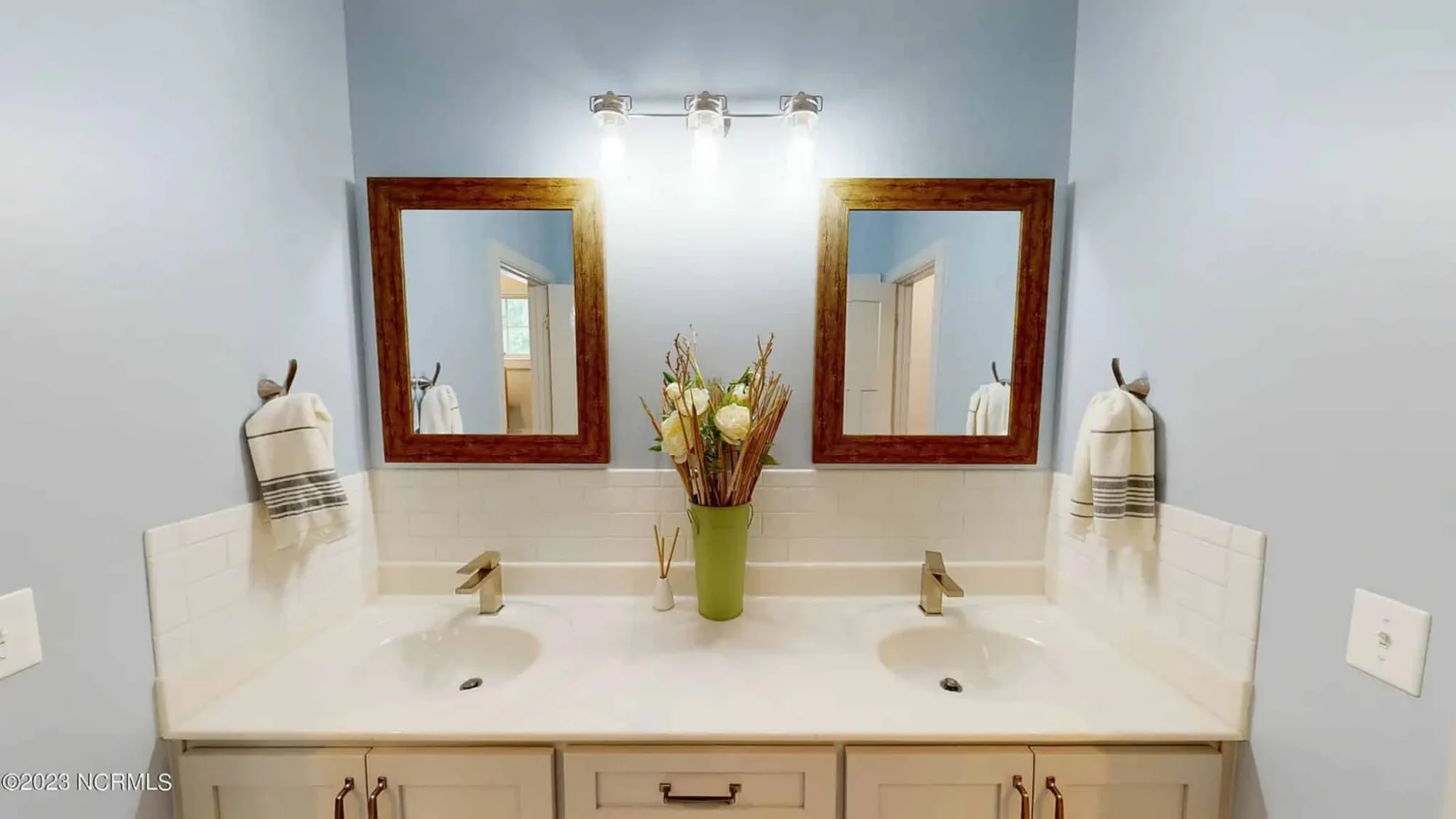 Modern house Floor Plan: Custom Blueprint with 1.5 Stories