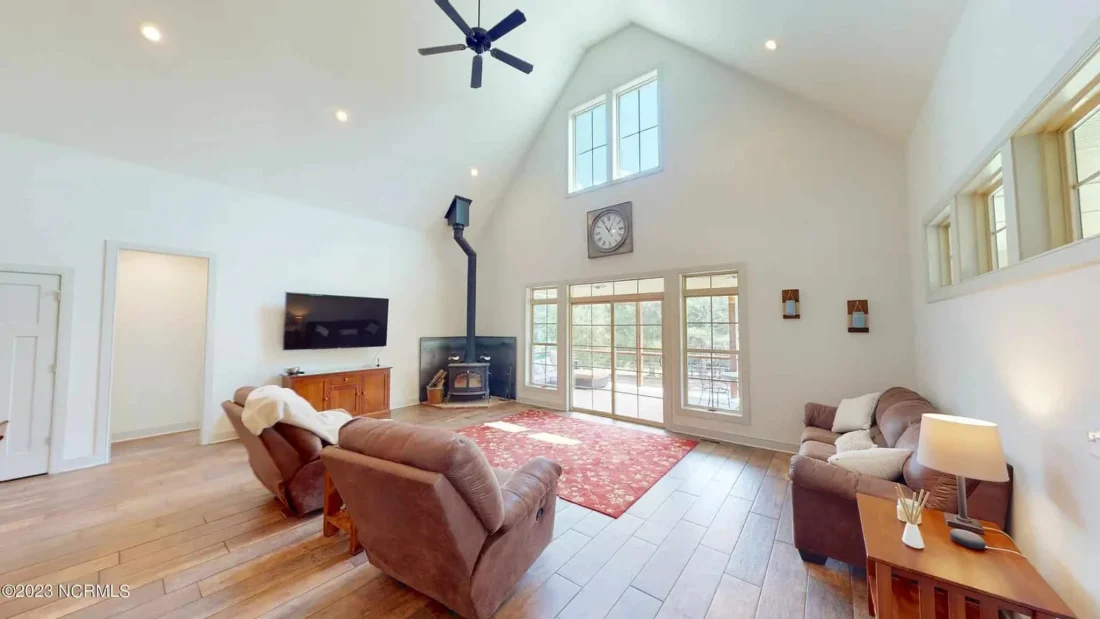 Modern house Floor Plan: Custom Blueprint with 1.5 Stories